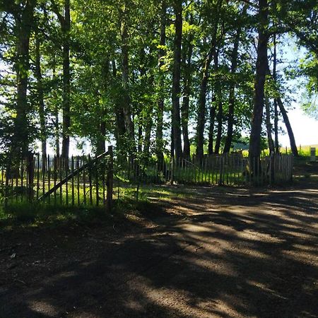 Отель Complexe Touristique La Montagne Limousine Chamberet Экстерьер фото