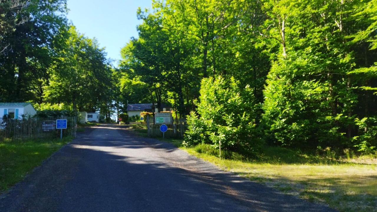 Отель Complexe Touristique La Montagne Limousine Chamberet Экстерьер фото